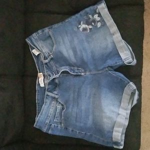 Royalty for me size 16 shorts.